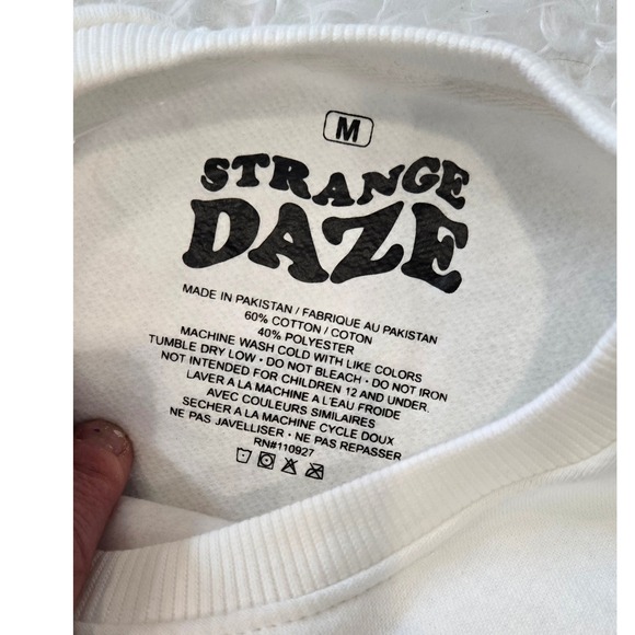 STRANGE DAZE Kiss Lip XOXO Graphic Sweatshirt White Size M - Picture 2 of 6